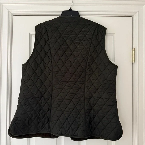 Barbour Quilted V-Neck Gilet - Picture 6 of 6